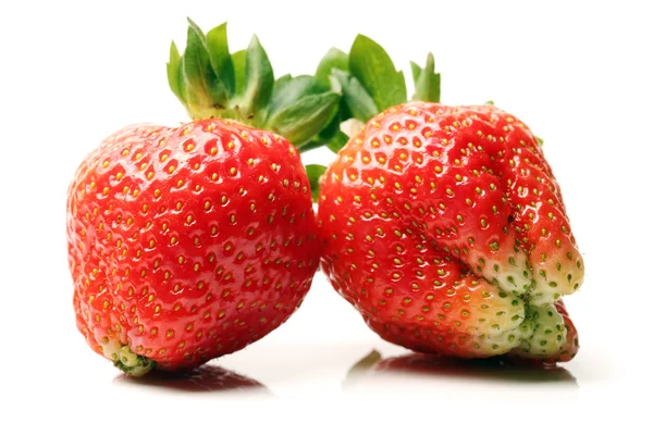 Röda läckra jordgubbar — Stockfoto