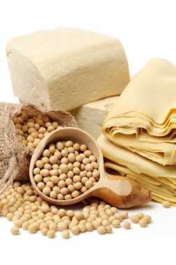 Tofu ve beyaz üzerine bezelye