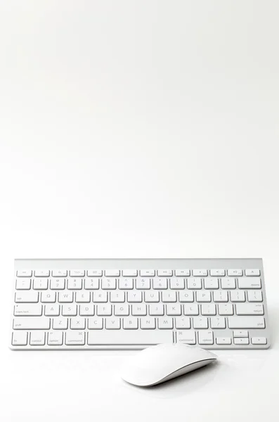 Λευκό υπολογιστής πληκτρολόγιο ποντίκι — Φωτογραφία Αρχείου