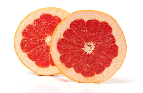 Segmente von Grapefruit auf Weiß — Stockfoto