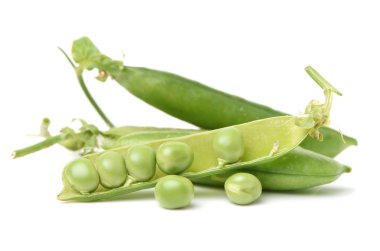 Beyaz üzerine taze bezelye