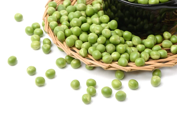 Guisantes verdes en el blanco —  Fotos de Stock