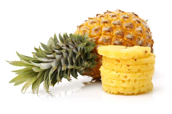 Whole fresh pineapple — Stock Photo, Image