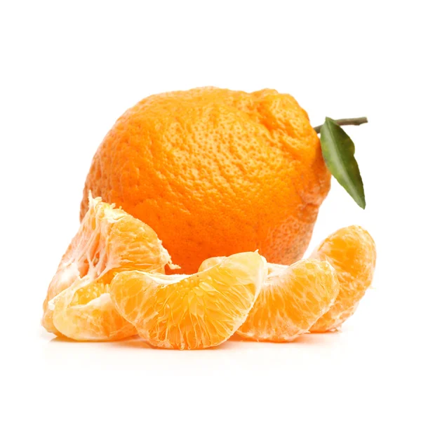 Saftige Orangen auf dem weißen — Stockfoto