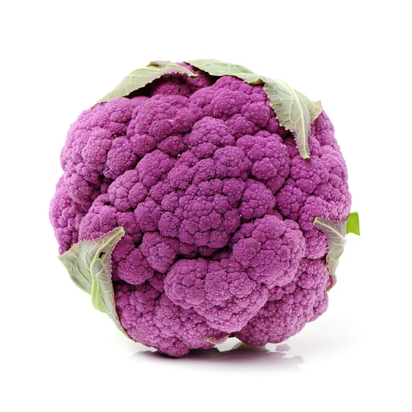 Purple cauliflower with leaves — Stock Photo, Image