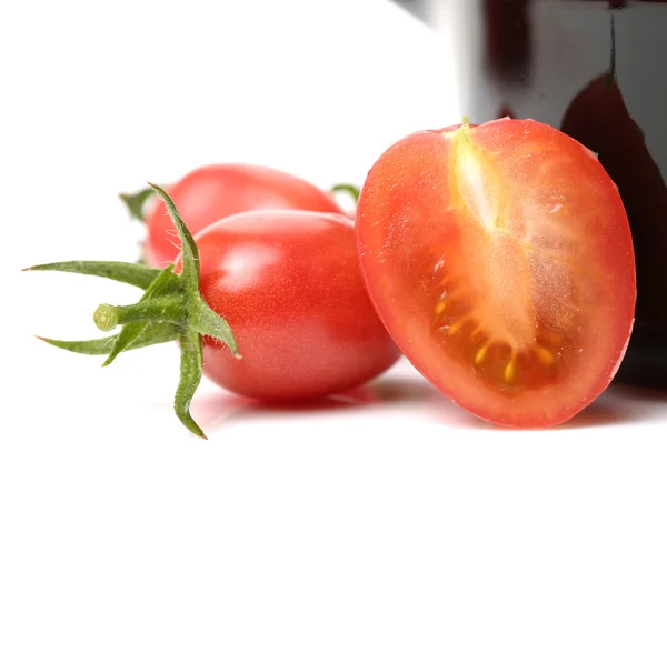 Tomates rojos de cereza — Foto de Stock