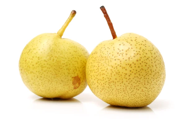 Gele peren op wit — Stockfoto