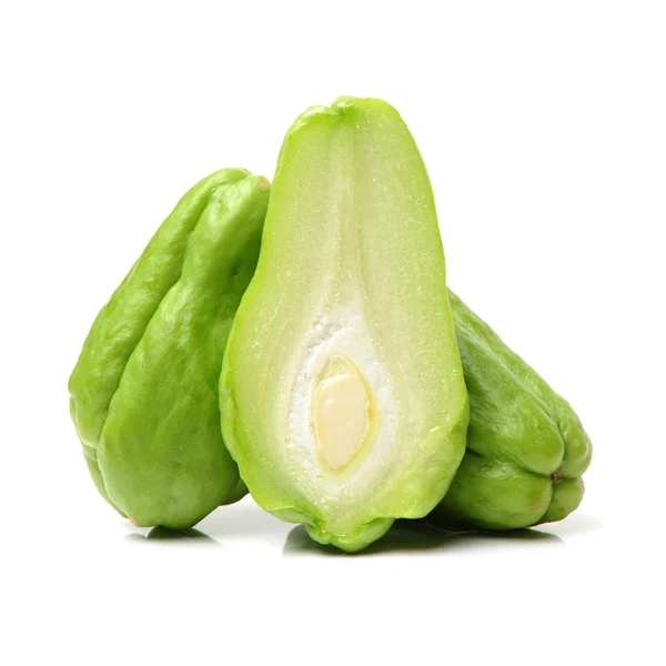 Chayote på vit bakgrund — Stockfoto