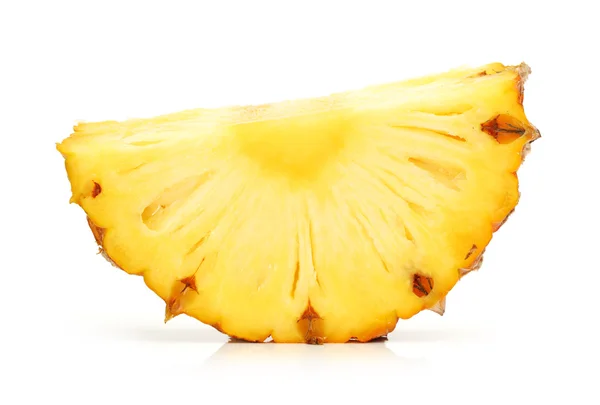 Спелые кусочки ананаса — стоковое фото
