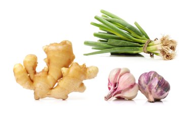 Zencefil kökü, sarımsak, taze soğan