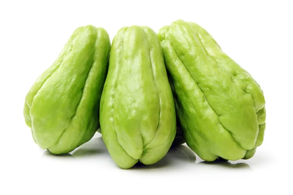 Chayote verdi su bianco — Foto Stock