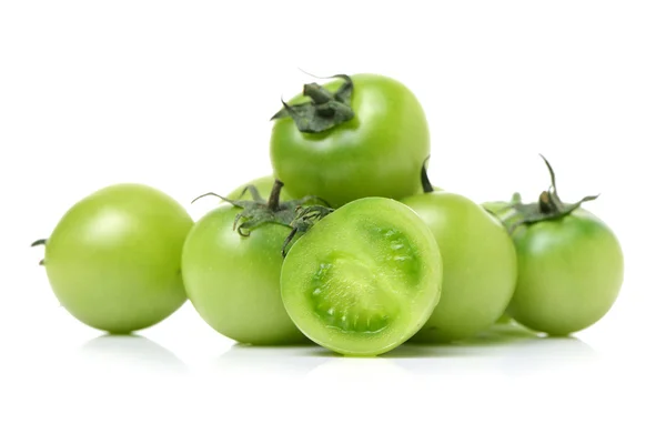 Tomates verdes enteros y en rodajas —  Fotos de Stock