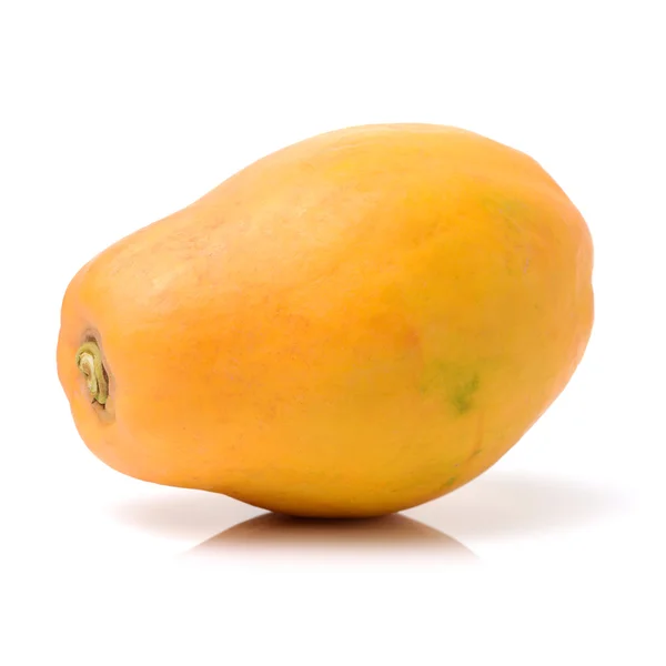 Reife Papaya auf weißem Grund — Stockfoto