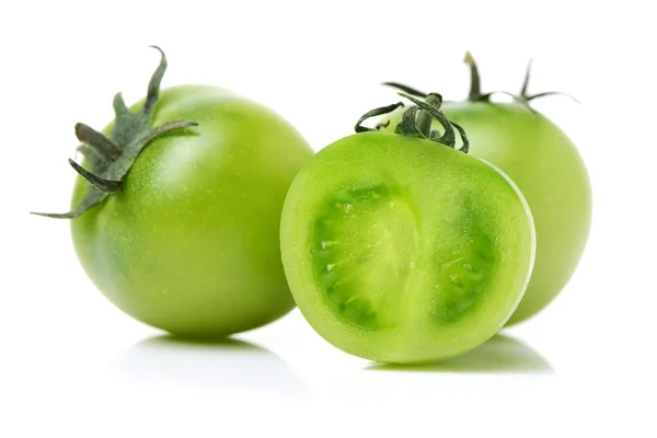 Tomates verdes inteiros e fatiados — Fotografia de Stock