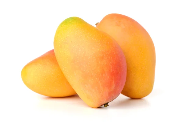 Mangos amarillos enteros — Foto de Stock