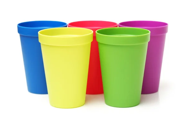 Tasses colorées en plastique — Photo