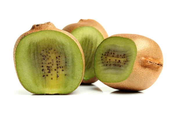 Drei geschnittene Kiwis — Stockfoto