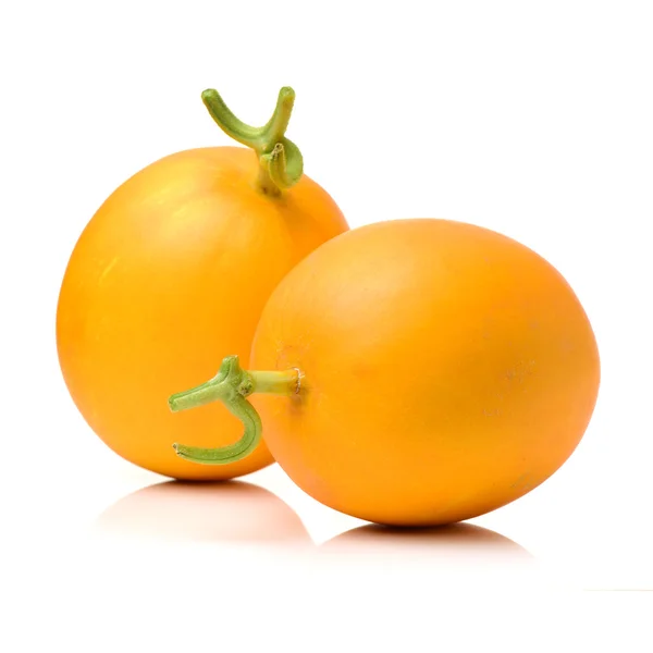 Två färska gula mango — Stockfoto