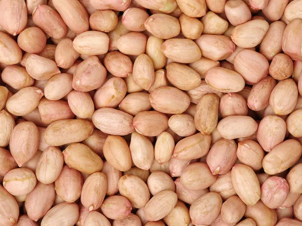 Högen av obehandlad rosa jordnötter — Stockfoto