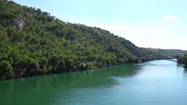 Croacia Parque Nacional Krka en Dalmacia. Hermoso paisaje fluvial . — Vídeos de Stock