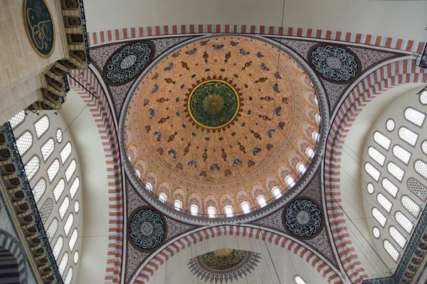 Hermoso techo de la mezquita en Estambul — Foto de Stock