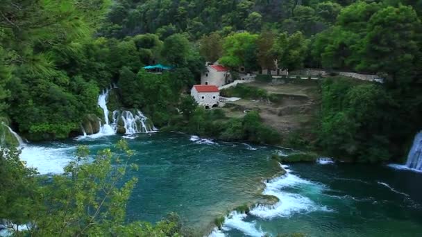 Καταρράκτης στο εθνικό πάρκο krka συγκαταλέγεται στον ποταμό κροατική φύση — Αρχείο Βίντεο