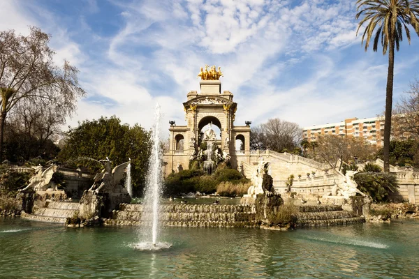 Wodospad Cascada w parku Ciutadella, Barcelona. — Zdjęcie stockowe