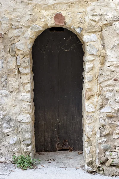 Arch door in Gigondas — Stock Photo, Image