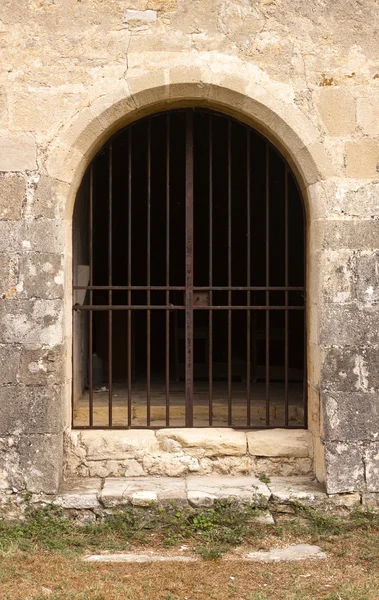 Saints Cosmas and Damian chapel door in Gigondas — Stock Photo, Image