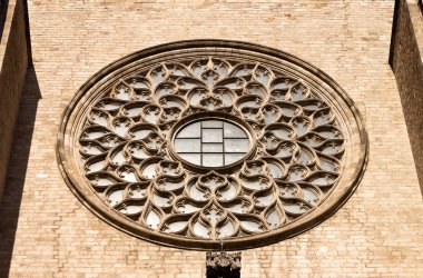 Barcelona'da deniz Katedrali St Mary gül pencere.
