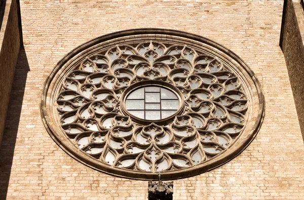 Rózsaablak St Mary, a tenger katedrális, Barcelona. — Stock Fotó