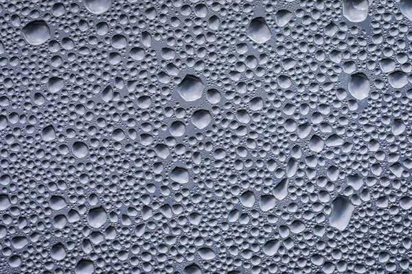 Wassertropfen Nach Dem Regen Auf Einer Glasscheibe Mit Dem Himmel — Stockfoto