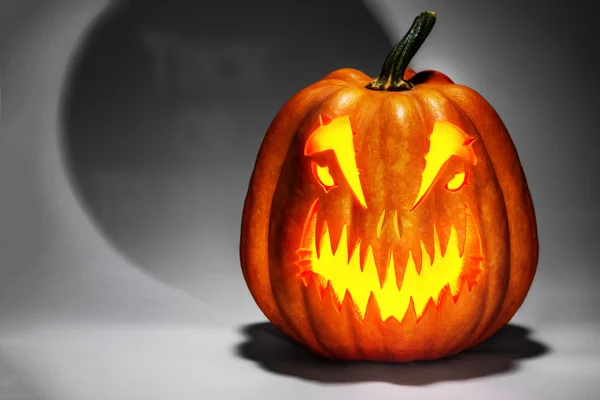 Ijesztő Halloween tök ködös árnyék helyesírás fogás vagy t — Stock Fotó