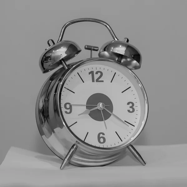 Klasik alarm saati