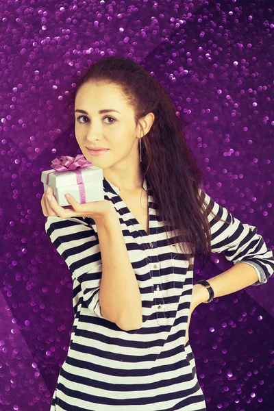 A shot of attractive young woman with a gift box in her hand — Stock Photo, Image