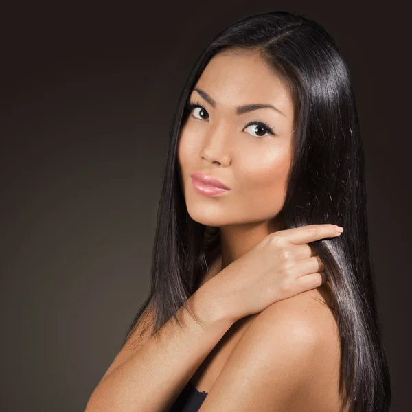 Aziatische vrouw schoonheid gezicht close-up portret. — Stockfoto