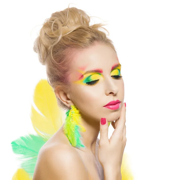 Portrait of beautiful blonde woman. Vivid colored summer make-up — Stock Photo, Image