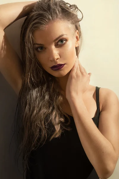 Portrait of beautiful young woman with long wet hairs. Low key s — Stock Photo, Image