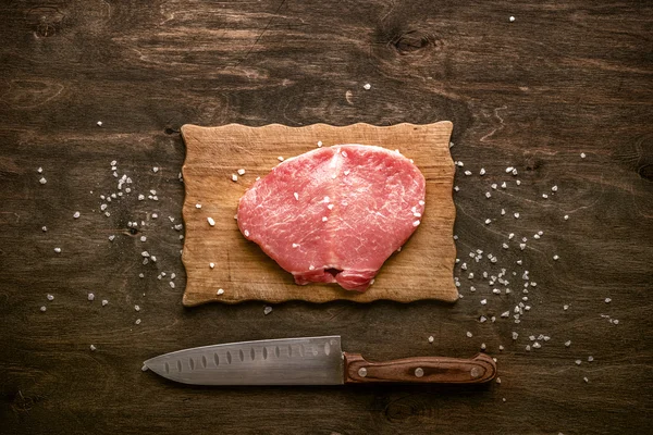 Pork cutlet. A piece of raw meat ready for preparation with spic — Stock Photo, Image