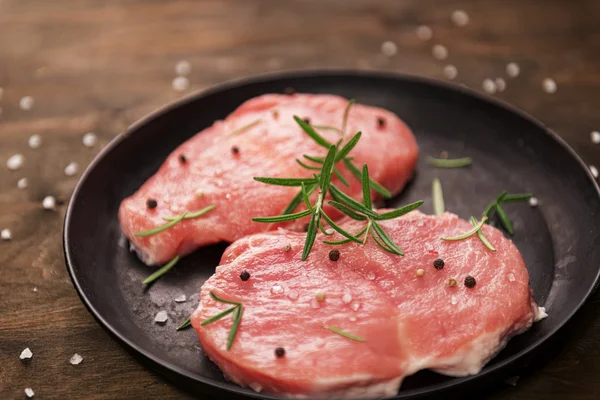 Pork cutlet. Two pieces of raw meat ready for preparation with g — Stock Photo, Image