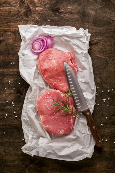 Pork cutlet. Two pieces of raw meat ready for preparation with g — Stock Photo, Image