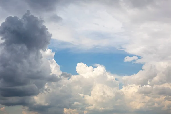 Nubes Varias Configuraciones Blanco Rosa Tormenta Oscuro Puesta Del Sol Imagen De Stock