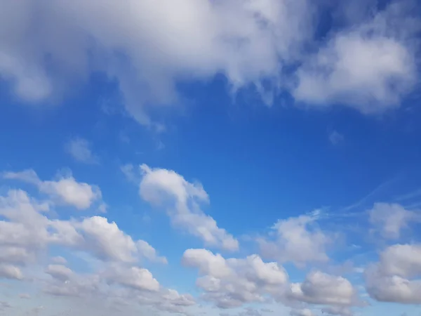 Wolken Verschiedenen Konfigurationen Weiß Rosa Gewitter Dunkel Sonnenuntergang Zirrus Kumulus — Stockfoto