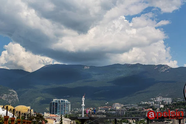 Chmury Nad Gory Jalty Czarnoskory Brzeg Morza Crimea — Zdjęcie stockowe