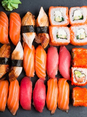 Suşi çeşitli 