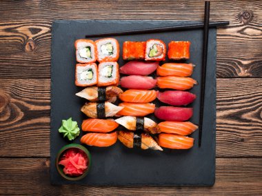 Suşi çeşitli 