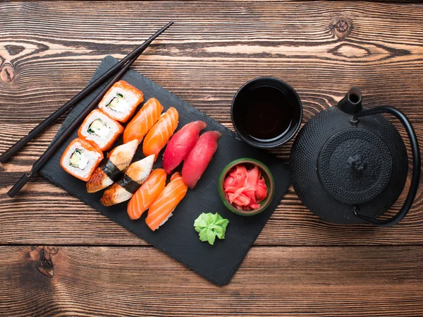 Varios tipos de sushi —  Fotos de Stock