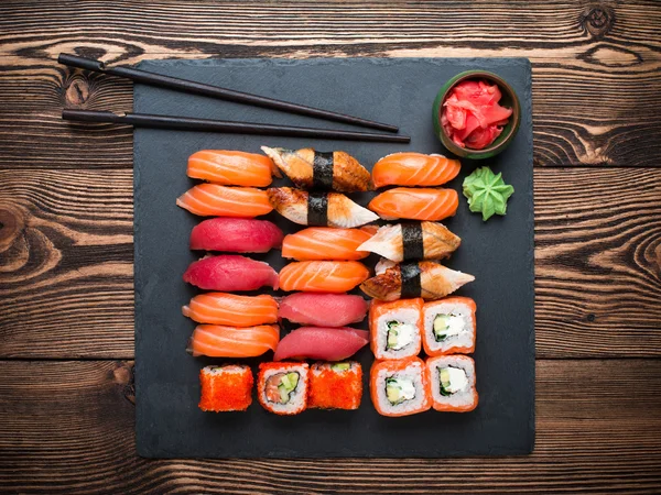 Verschiedene Arten von Sushi — Stockfoto