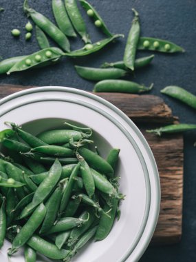 Yeşil taze bezelye