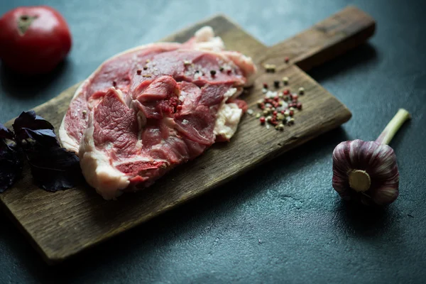 Carne fresca crua de cordeiro — Fotografia de Stock